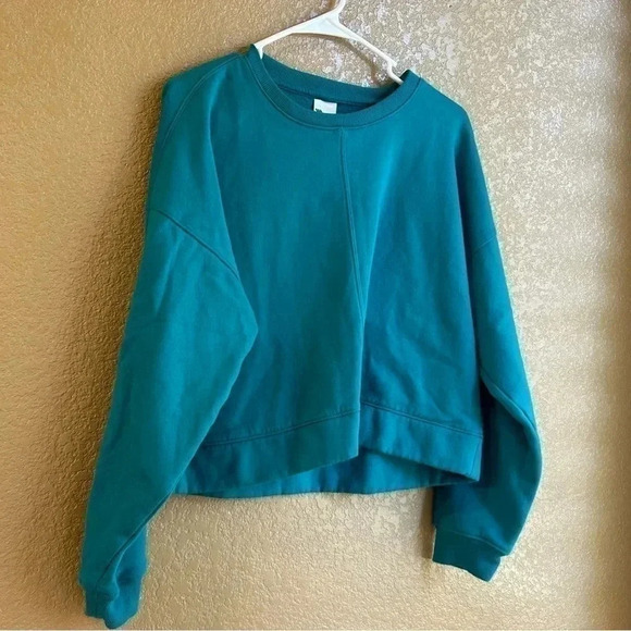 All in Motion Lot-two cropped sweatshirts in size xs in both teal and hot pink - Picture 8 of 9